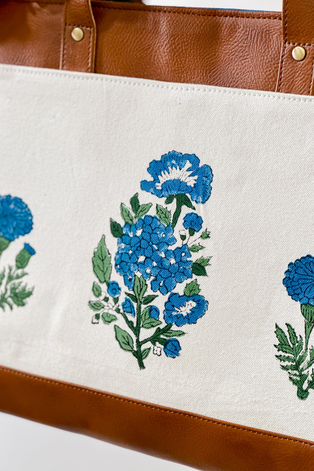 Twin Surprise - Blue Carnation