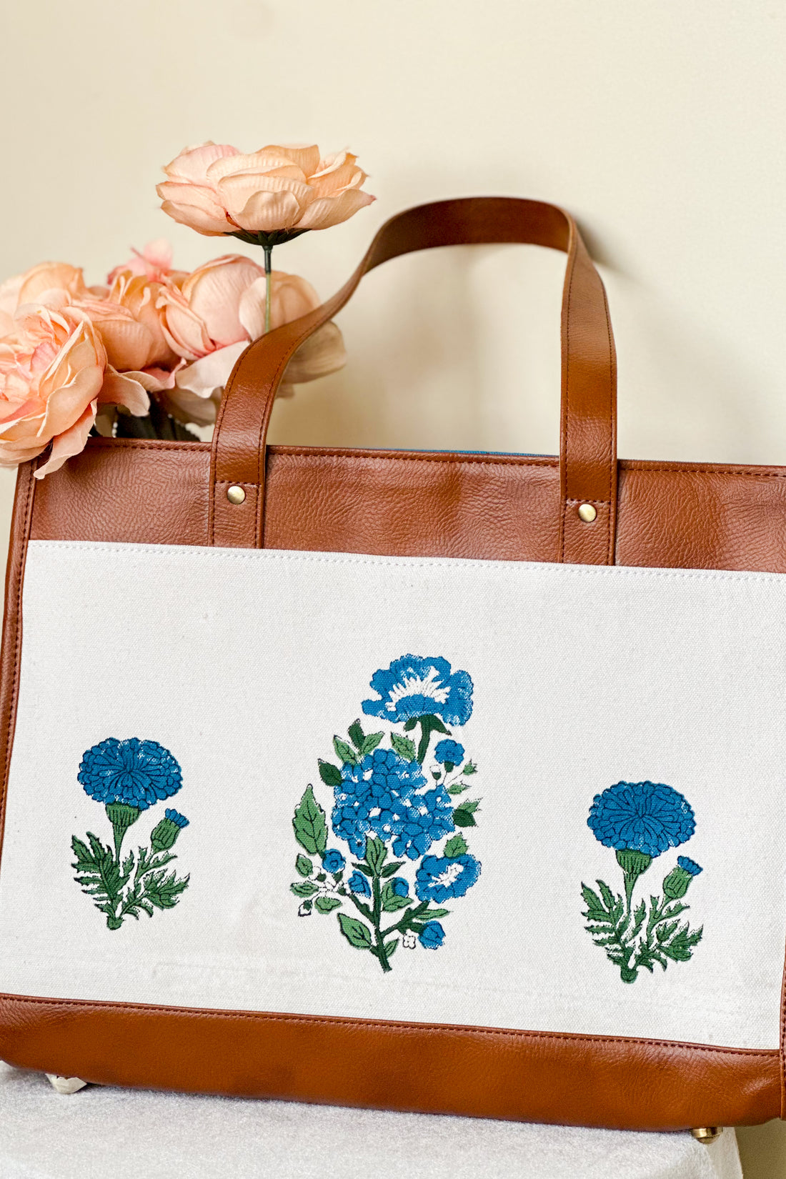 Twin Surprise - Blue Carnation