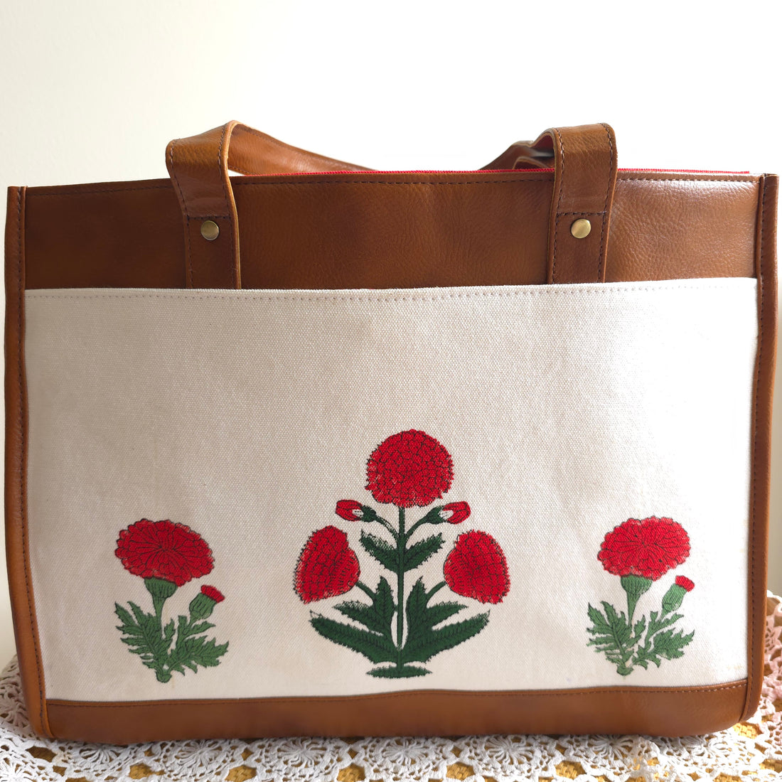 Twin Surprise - Red Daisy